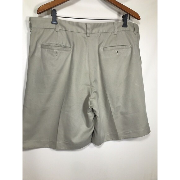IZOD Golf Chino Shorts Adult Size 38 Beige Flat Front Stretch Golfing Mens - Picture 4 of 6